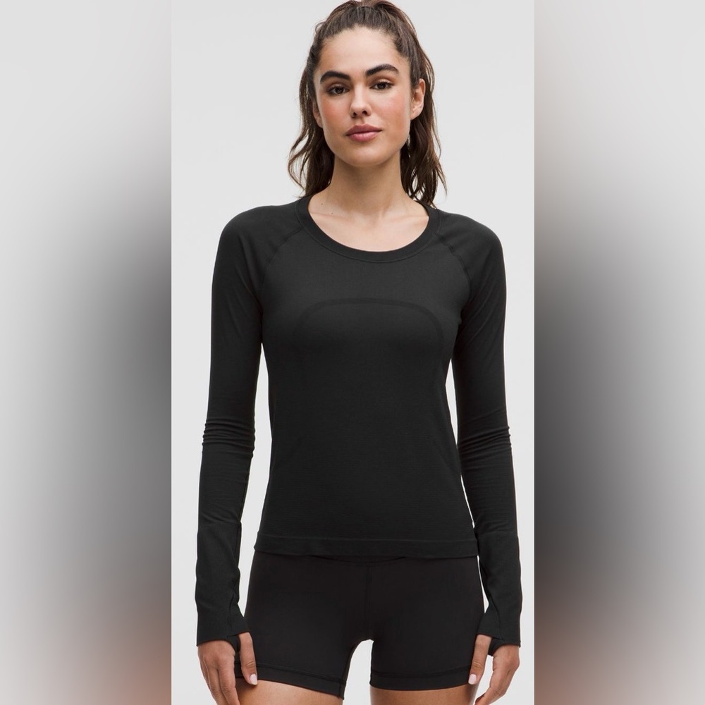 Lululemon Swiftly Tech Long Sleeve 2.0 *Race
Black / Black Size 6